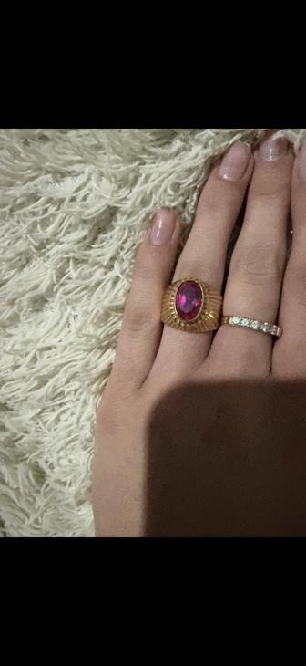 Кольцо с камнем