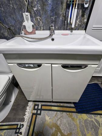 Продам тумбу с раковиной и зеркало-шкаф