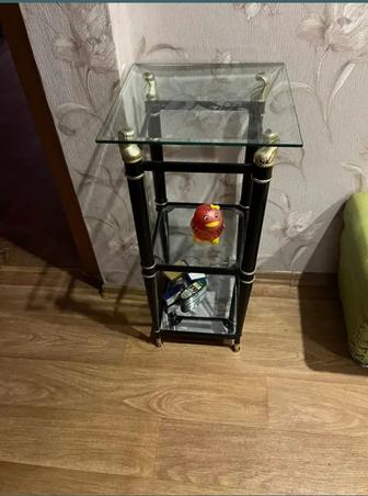 Продам стеклянную напольную этажерку