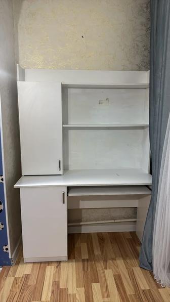 Стол для учебы,компьютера