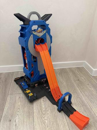 мега гараж от Hot wheels