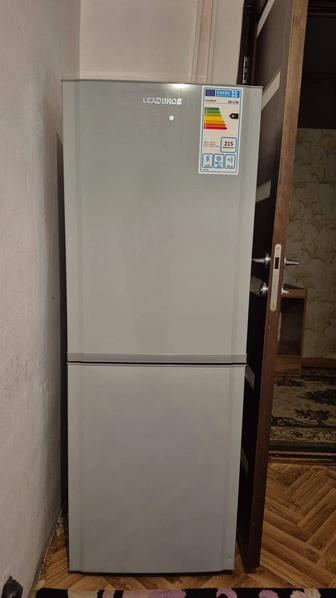 Холодильник почти новый