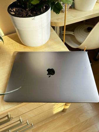 MacBook Air M1 (2020) 8 GB / 512 GB