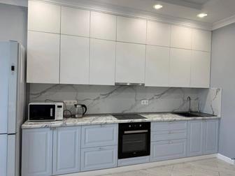 Продам кухонный гарнитур с техникой и столом