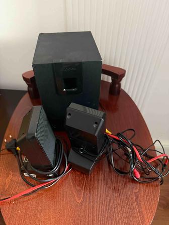 Видеомагнитофон и колонки