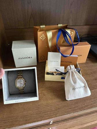 Часы Pandora и браслет Louis Vuitton