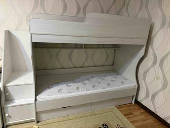 Двухъярусная кровать