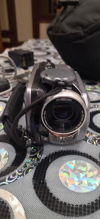 Продаю цифровую камеру JVC