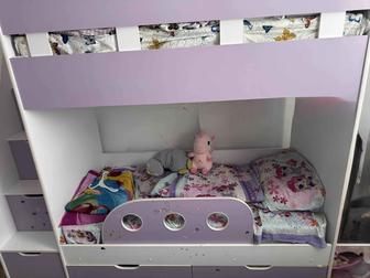 Детская двухъярусная кровать