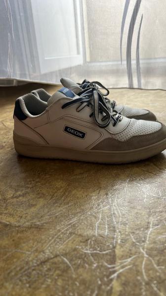 Продам кроссовки подростковые 39 р-р Geox,