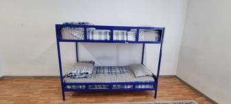 Двухярусная кровать бу. Екі адамдық темір төсектер саудасы бар. Матрасымен