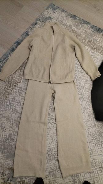 Продам костюм трикотажный!