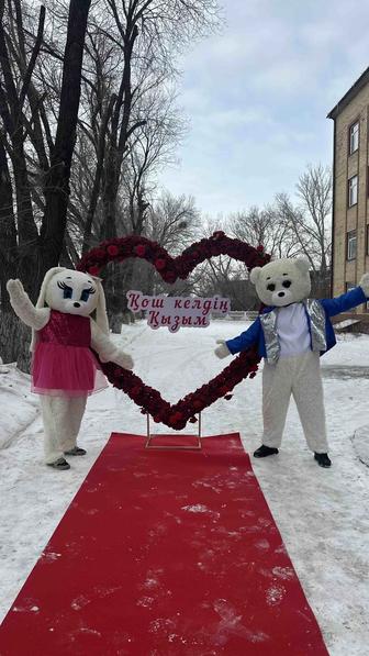 Аниматоры,фотозона в виде сердца