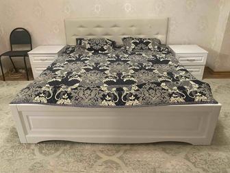 Очень срочно продается двуспальный кровать с матрасом вместе с 2 тумбами