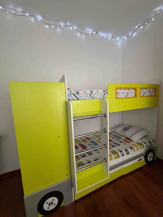 Продам двухярусную детскую кровать