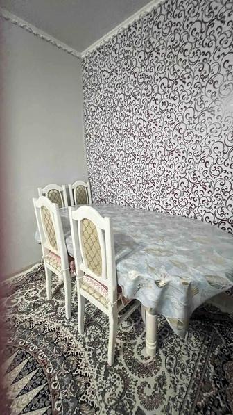 Стол и стулья