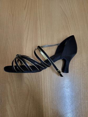 Продам туфли для бального танца