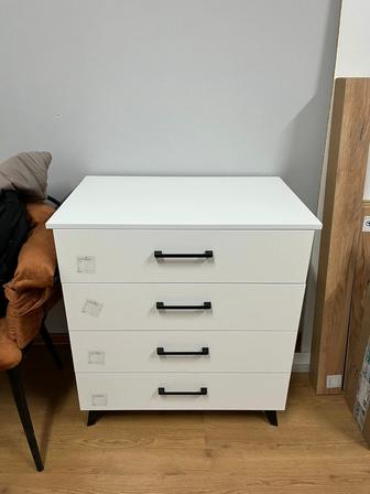Продам новый белый комод
