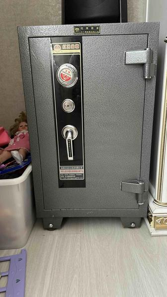 Большой сейф
