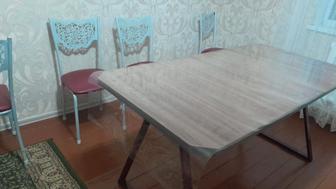 Продам кухонный стол с стульями