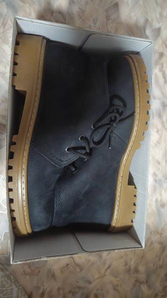 Продам мужские ботинки