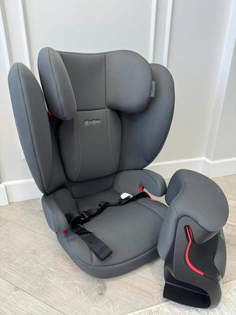 Cybex Pallas B-Fix 0/1/2/3 (до 36 кг) темно-серого цвета.
