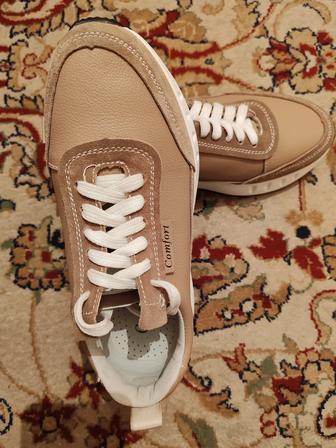 Кроссовки женские