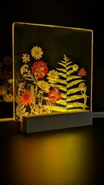 Ночник с живыми цветами