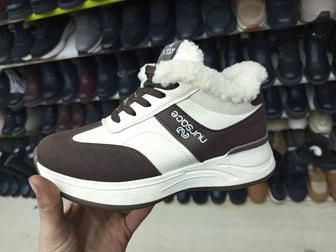 Женские зимние кроссовки