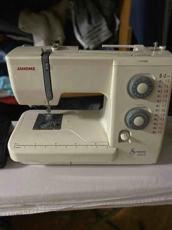 Продаю швейную машину Janome Sewist 525S (рабочая, б/у)
