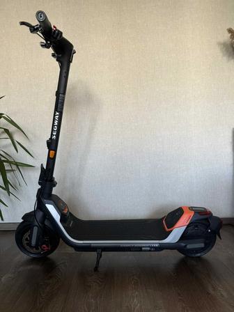 Продам электросамокат Segway Ninebot G65U