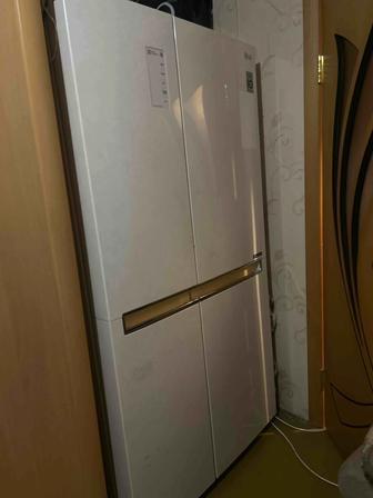 Продам двухдверный холодильник LG