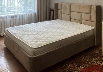 Двуспальная кровать с ортопедическим матрасем