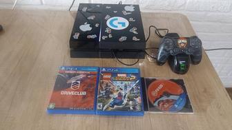Продам приставку Sony Playstation 4