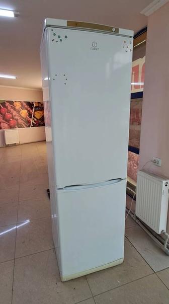 Продам холодильник indesit