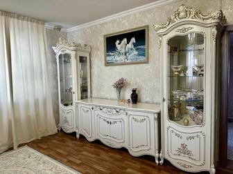 Шкаф гостиный