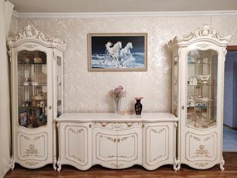 Шкаф гостиный