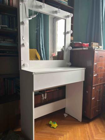 Туалетный столик со светом