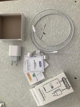 Продам оригинальную зарядку на айфон в подарок поурбанк