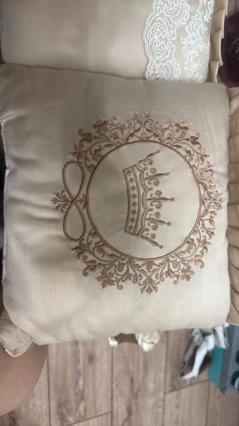 Продам детский постельный комплект на овальную кроватку