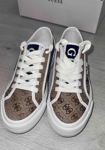 Продам кеды Guess Jelexa Quattro G Sneakers
