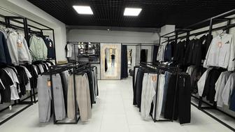 Продам торговое оборудование для магазина примерочные, полки, стойки