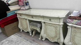 Комод айнасымен