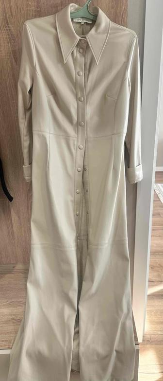 Продам бежевое платье из экокожи от Love republic