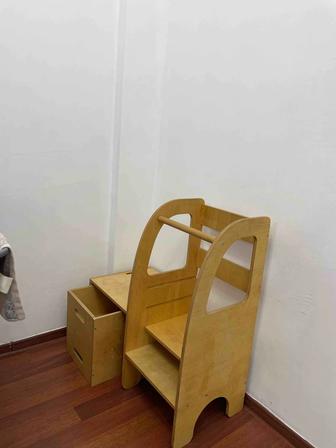 Продается десткий стульчик и башня