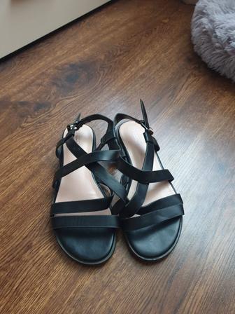 Черные сандалии женские