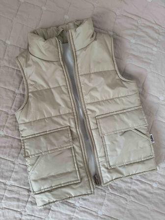 Продам детскую жилетку на рост 98
