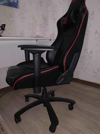 Игровое кресло ASUs rog ml200 срочно доставлю в черте города.