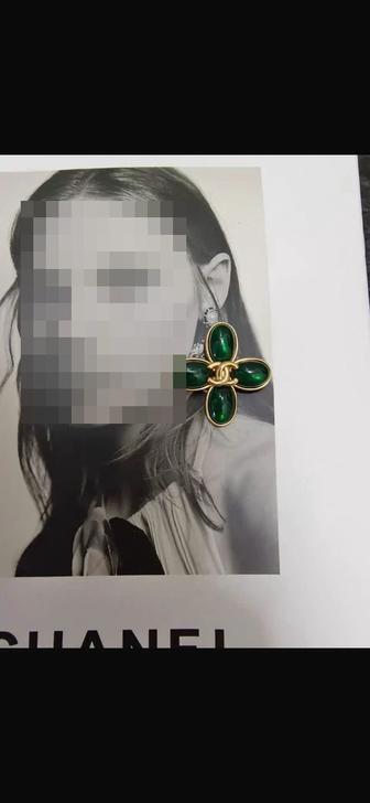 Брошь от Шанель