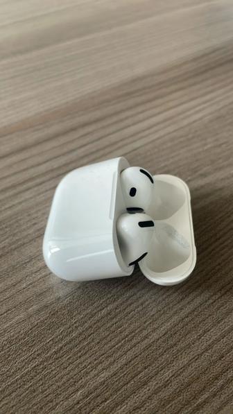 AirPods 4